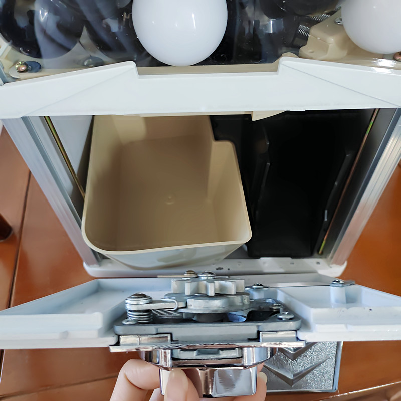 Coin-operated egg twister acti - Ticket Redemption Machine recension och pris